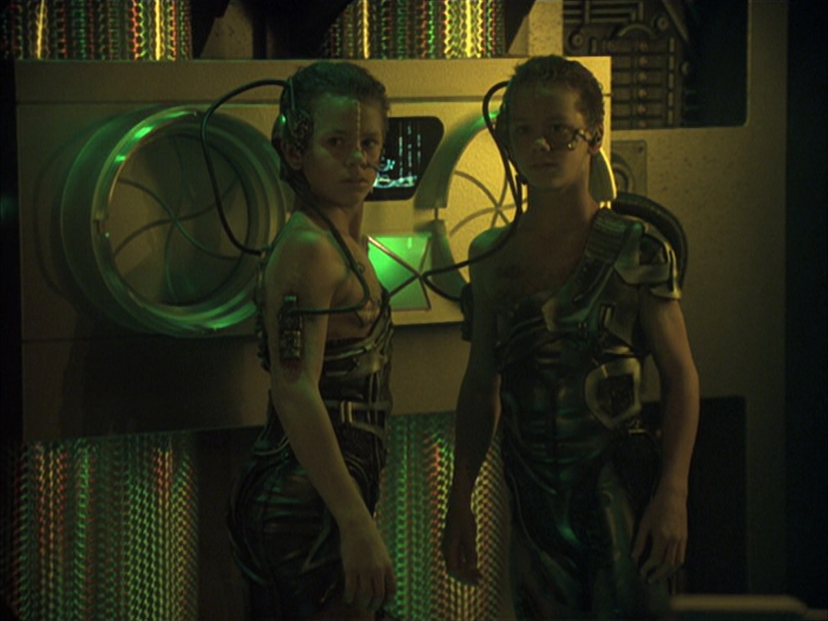 extant_StarTrek_VOY_6x16-Collective_03181.jpg