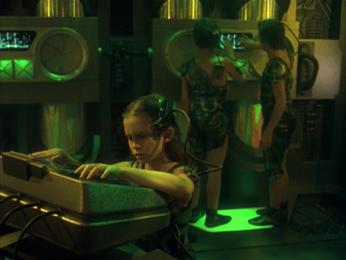 extant_StarTrek_VOY_6x16-Collective_03214.jpg