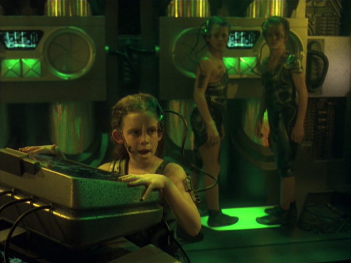 extant_StarTrek_VOY_6x16-Collective_03218.jpg