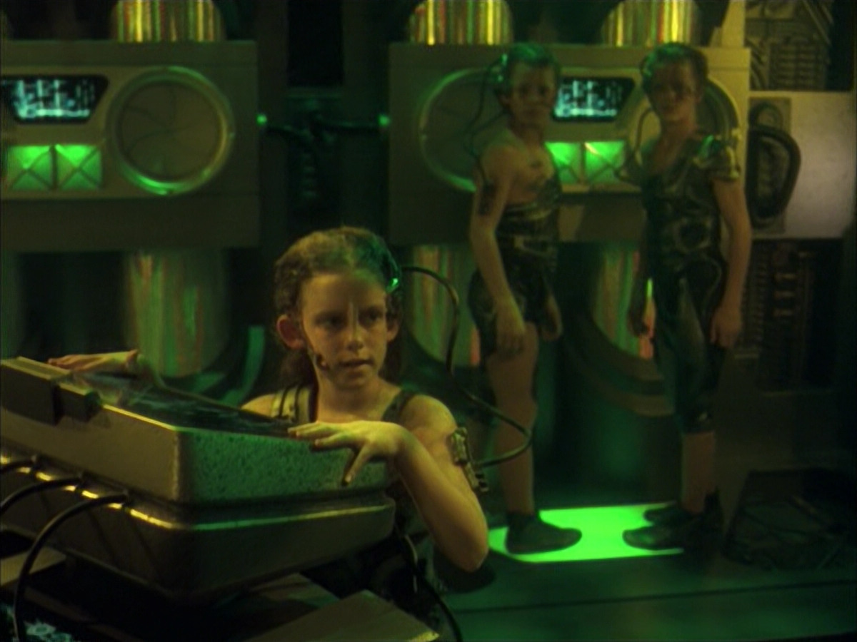 extant_StarTrek_VOY_6x16-Collective_03219.jpg