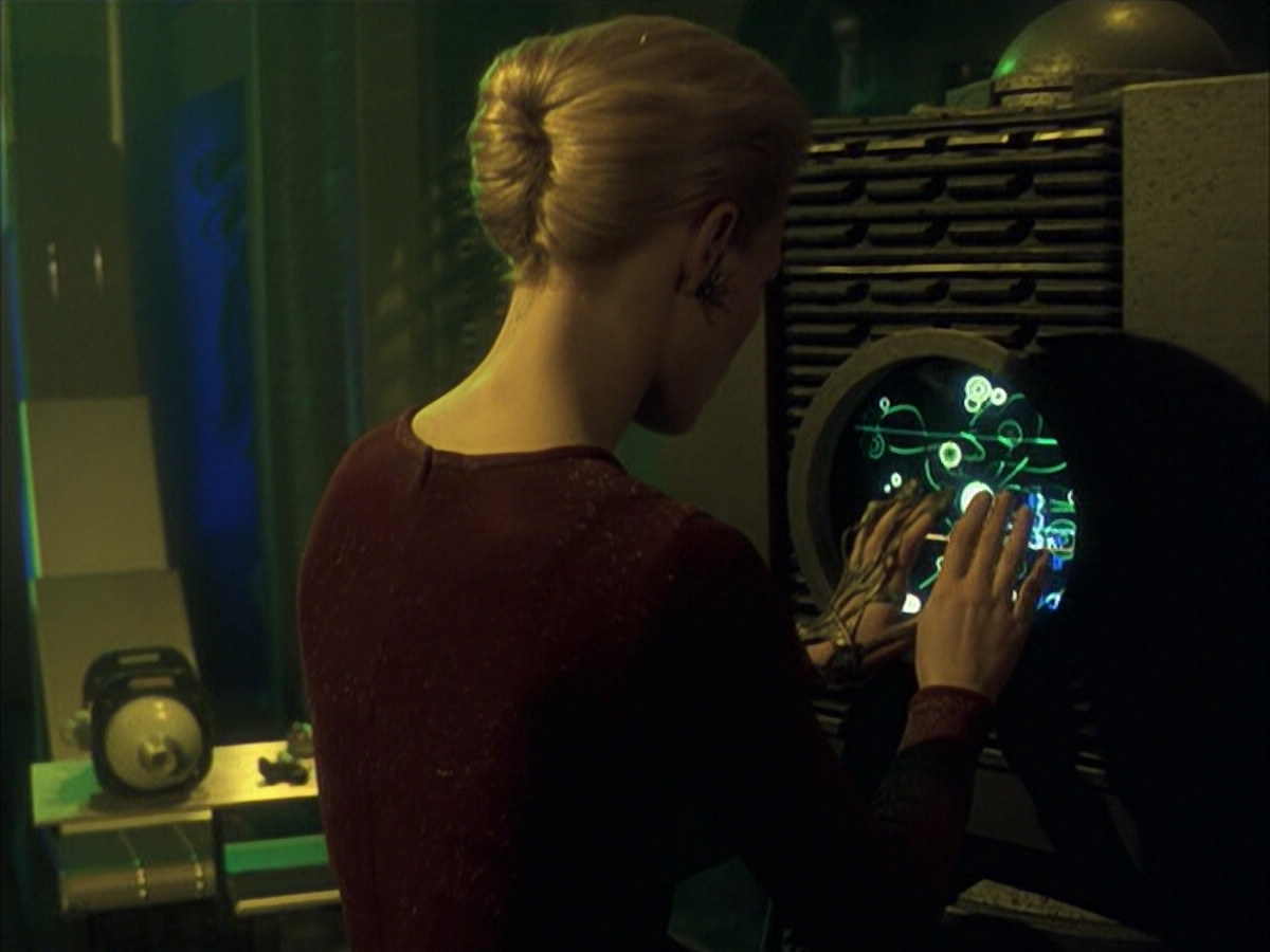 extant_StarTrek_VOY_6x16-Collective_03249.jpg