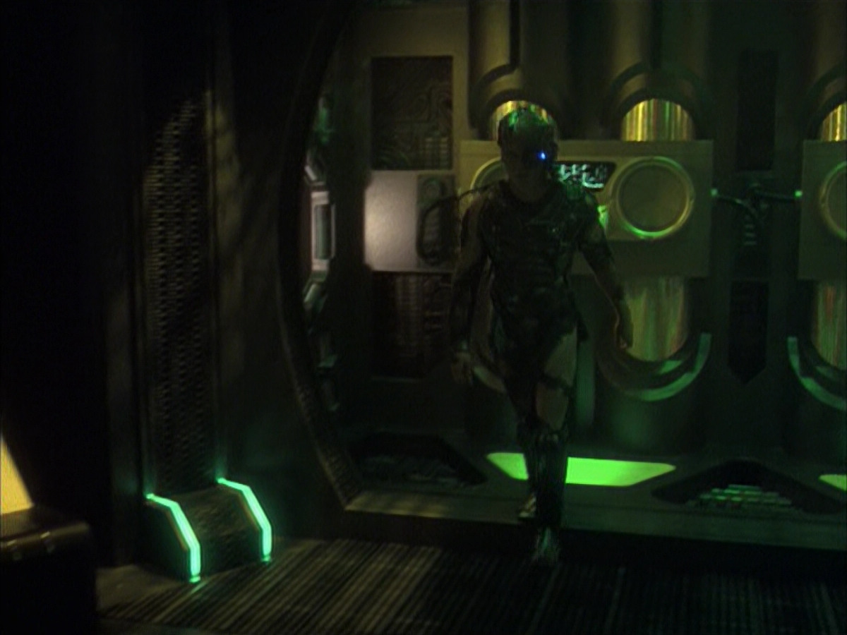 extant_StarTrek_VOY_6x16-Collective_03250.jpg