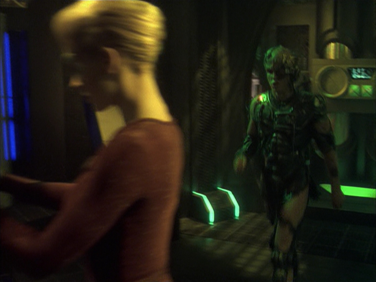 extant_StarTrek_VOY_6x16-Collective_03251.jpg
