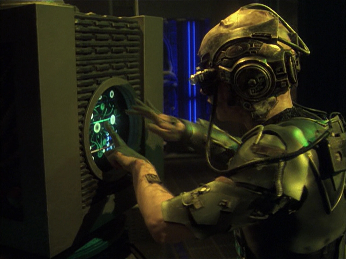 extant_StarTrek_VOY_6x16-Collective_03254.jpg