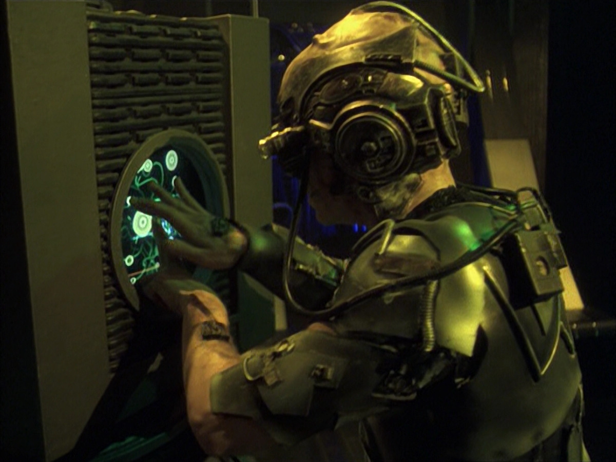 extant_StarTrek_VOY_6x16-Collective_03255.jpg