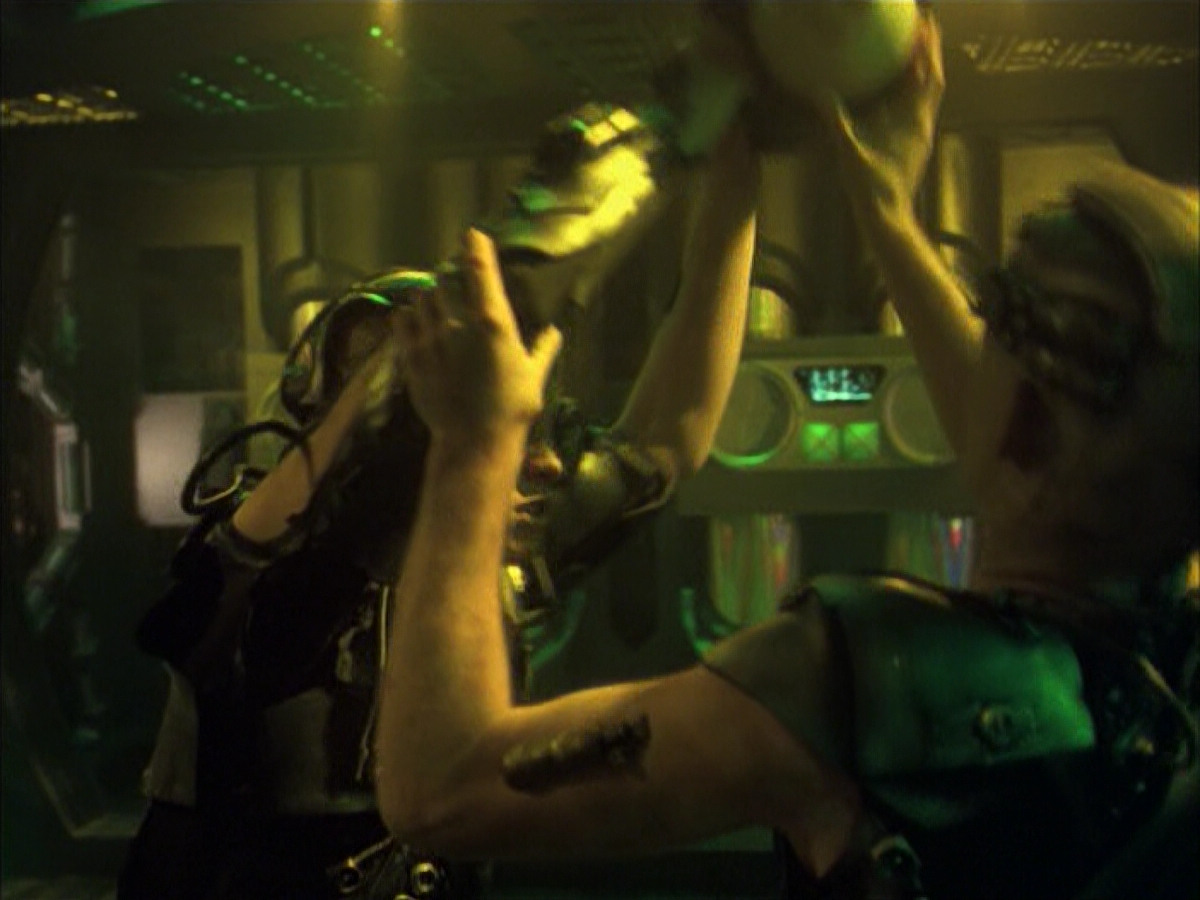 extant_StarTrek_VOY_6x16-Collective_03267.jpg