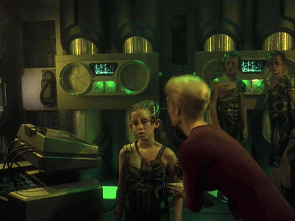 extant_StarTrek_VOY_6x16-Collective_03322.jpg