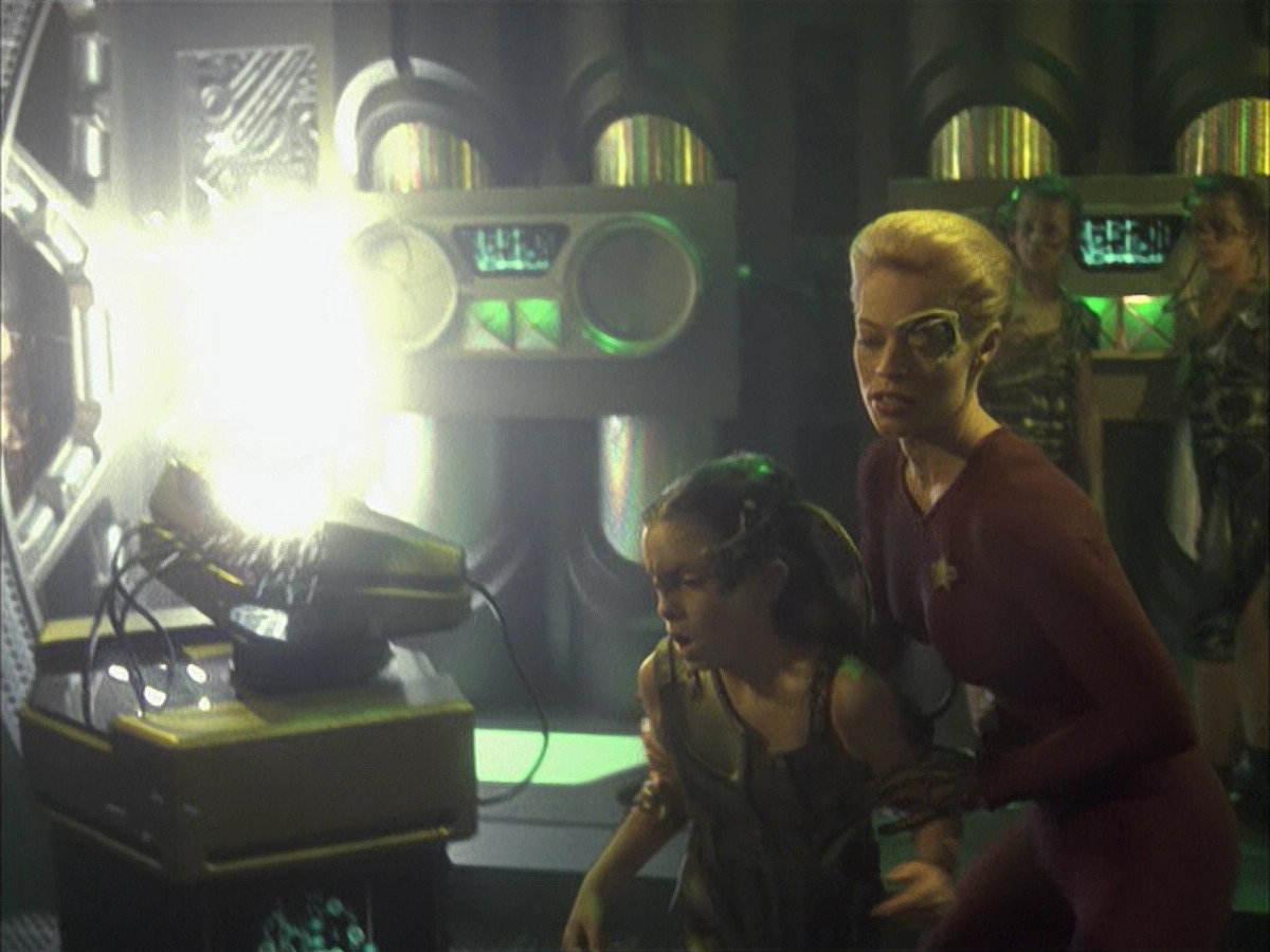 extant_StarTrek_VOY_6x16-Collective_03323.jpg