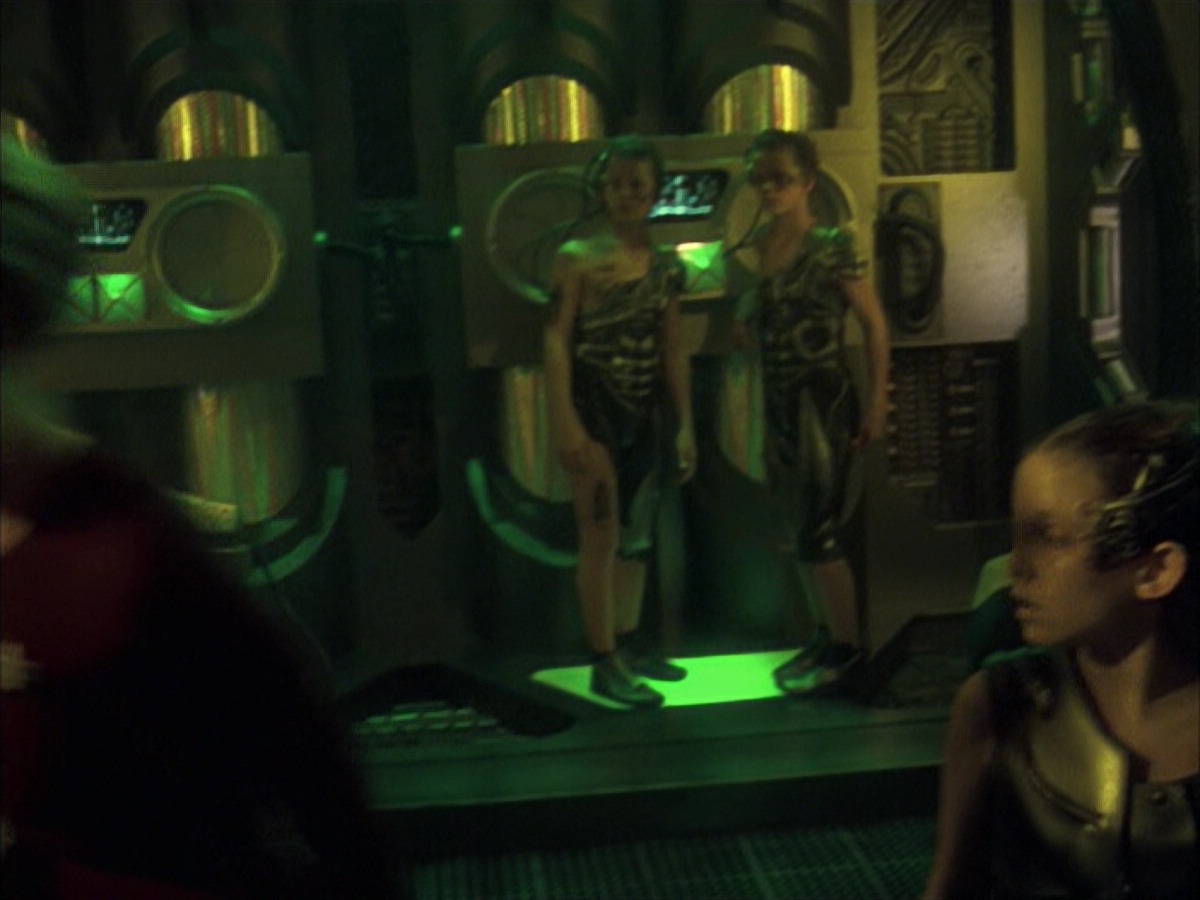 extant_StarTrek_VOY_6x16-Collective_03330.jpg