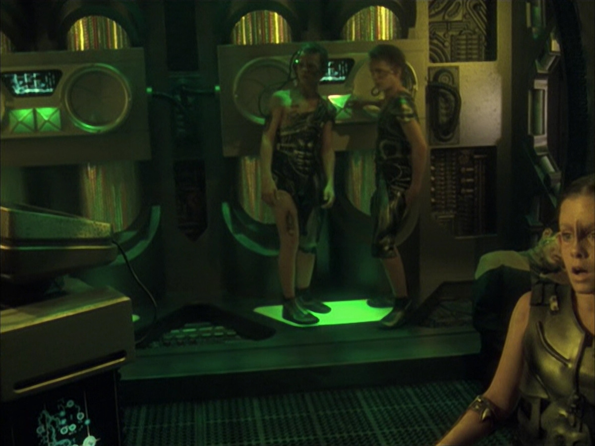 extant_StarTrek_VOY_6x16-Collective_03331.jpg