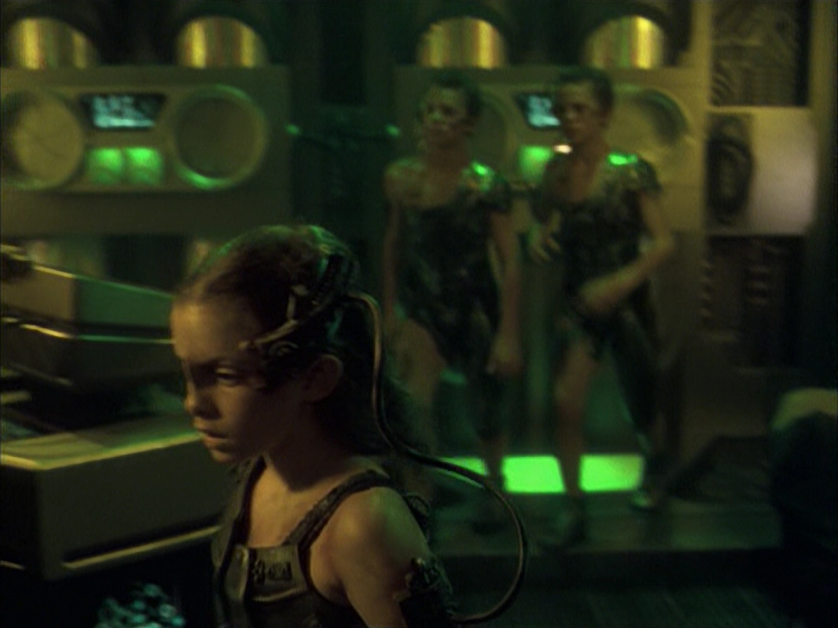 extant_StarTrek_VOY_6x16-Collective_03336.jpg