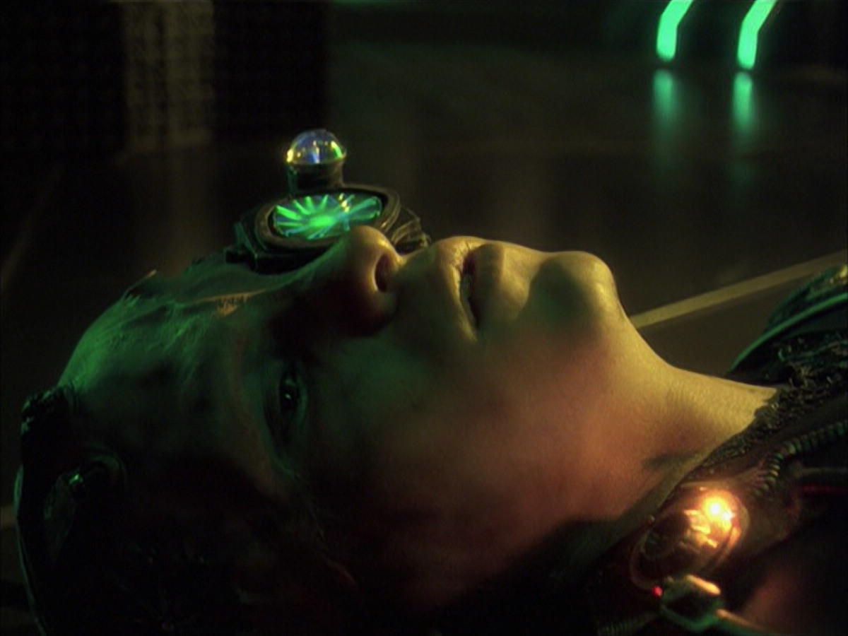 extant_StarTrek_VOY_6x16-Collective_03344.jpg
