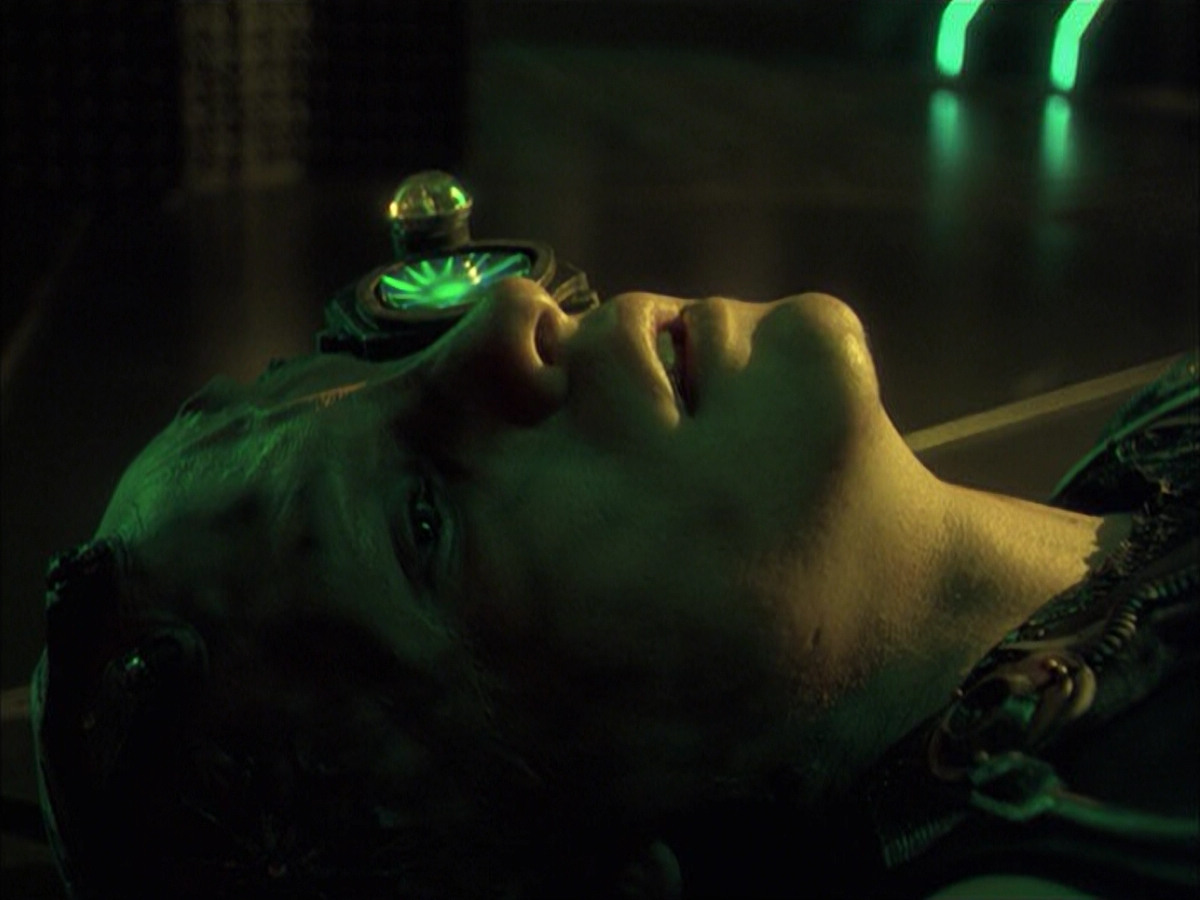 extant_StarTrek_VOY_6x16-Collective_03396.jpg