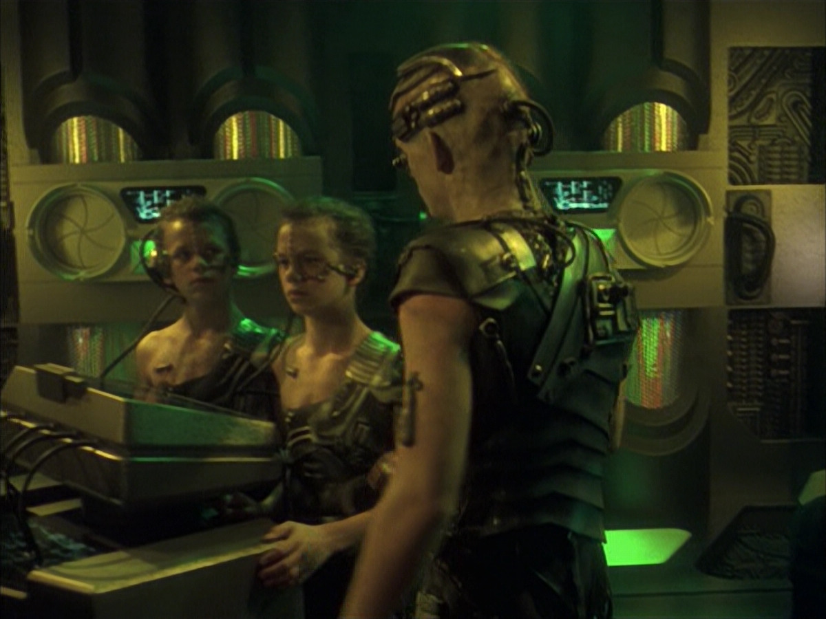 extant_StarTrek_VOY_6x16-Collective_03426.jpg