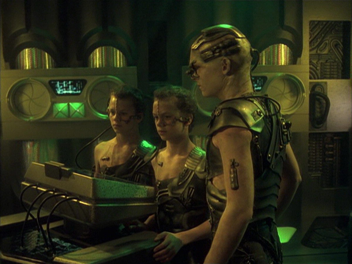 extant_StarTrek_VOY_6x16-Collective_03428.jpg