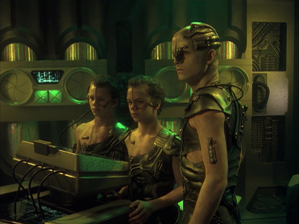 extant_StarTrek_VOY_6x16-Collective_03429.jpg