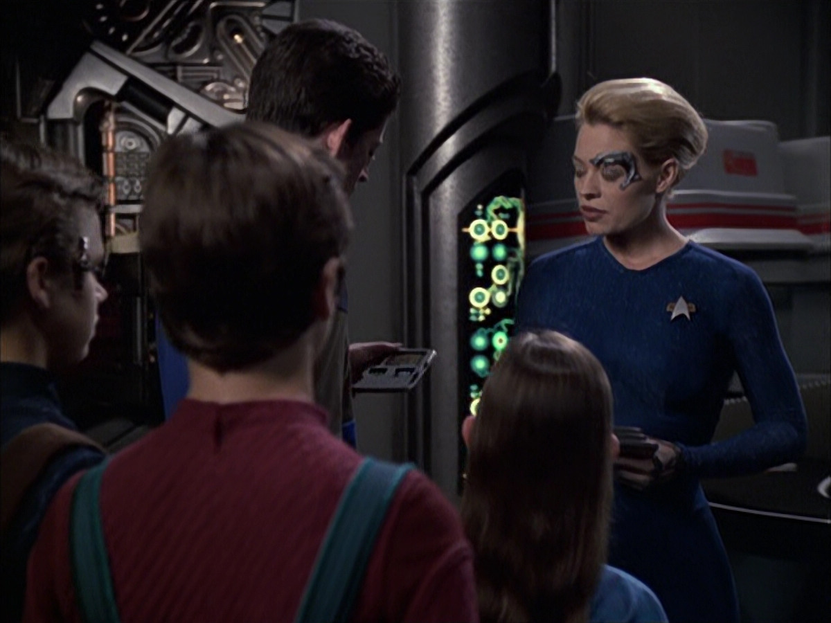 extant_StarTrek_VOY_6x16-Collective_03525.jpg
