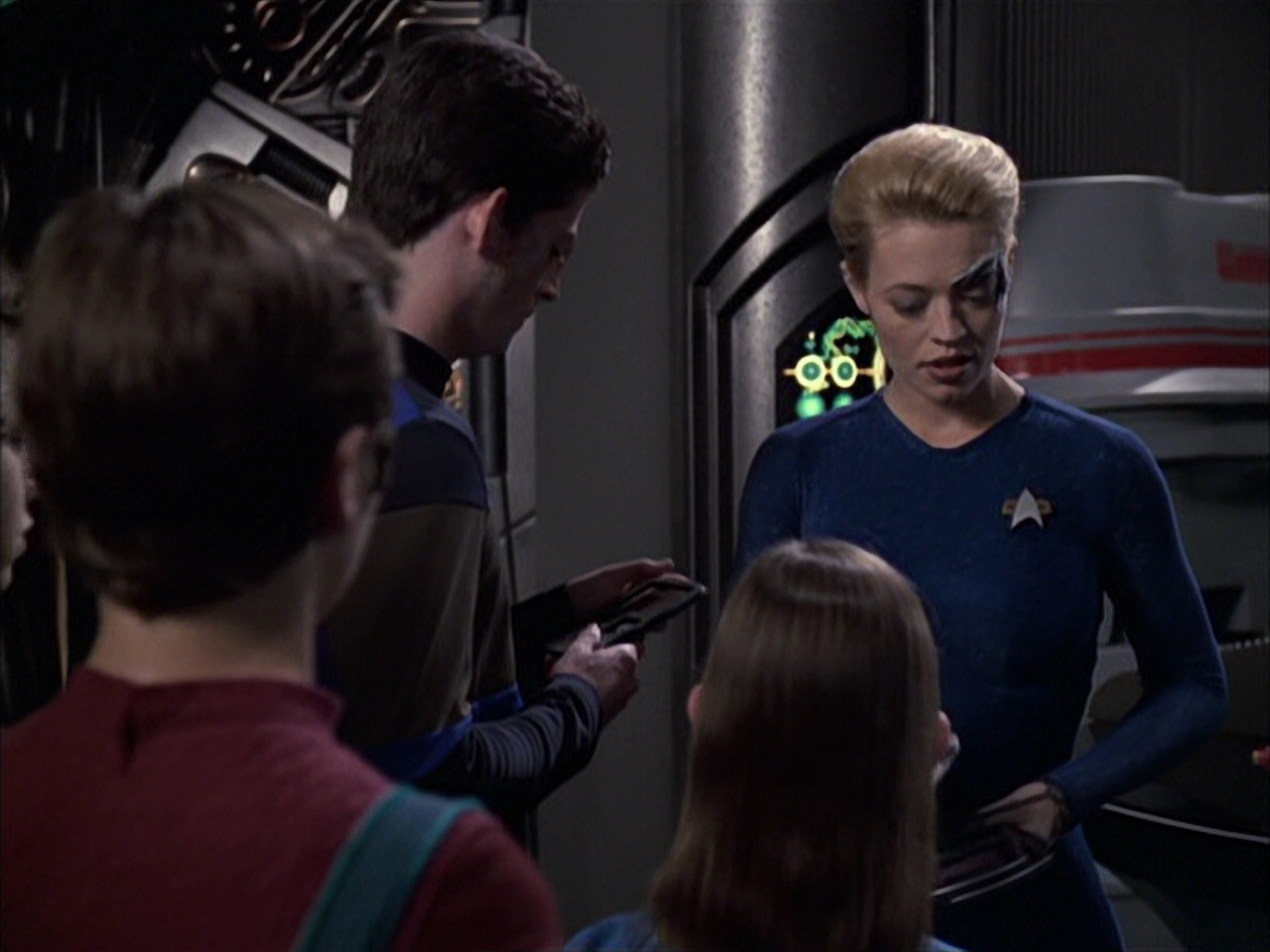 extant_StarTrek_VOY_6x16-Collective_03526.jpg