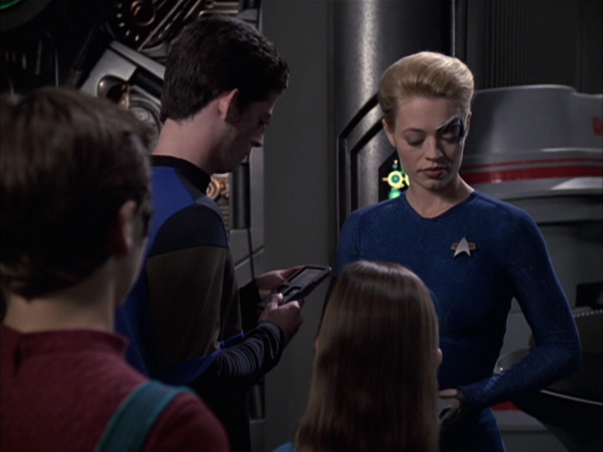 extant_StarTrek_VOY_6x16-Collective_03527.jpg
