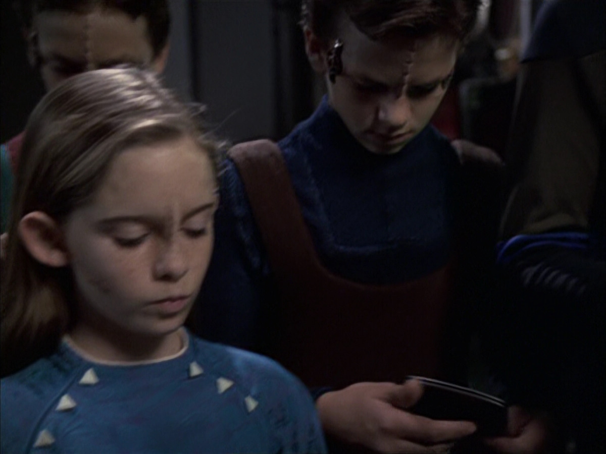 extant_StarTrek_VOY_6x16-Collective_03531.jpg