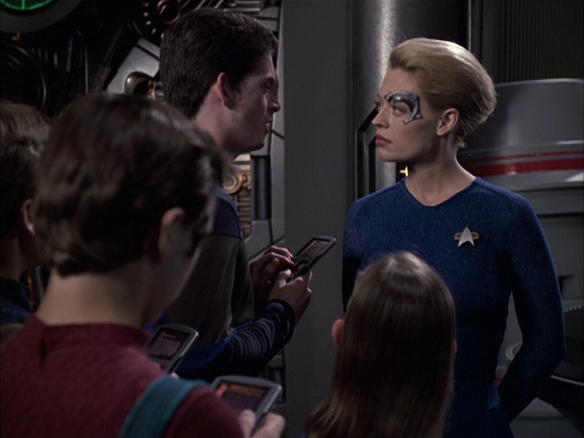 extant_StarTrek_VOY_6x16-Collective_03542.jpg
