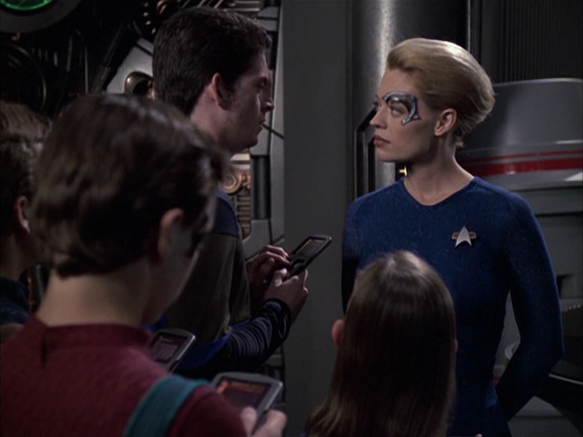 extant_StarTrek_VOY_6x16-Collective_03543.jpg