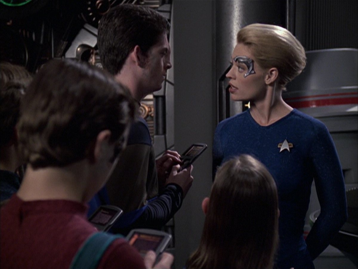 extant_StarTrek_VOY_6x16-Collective_03545.jpg