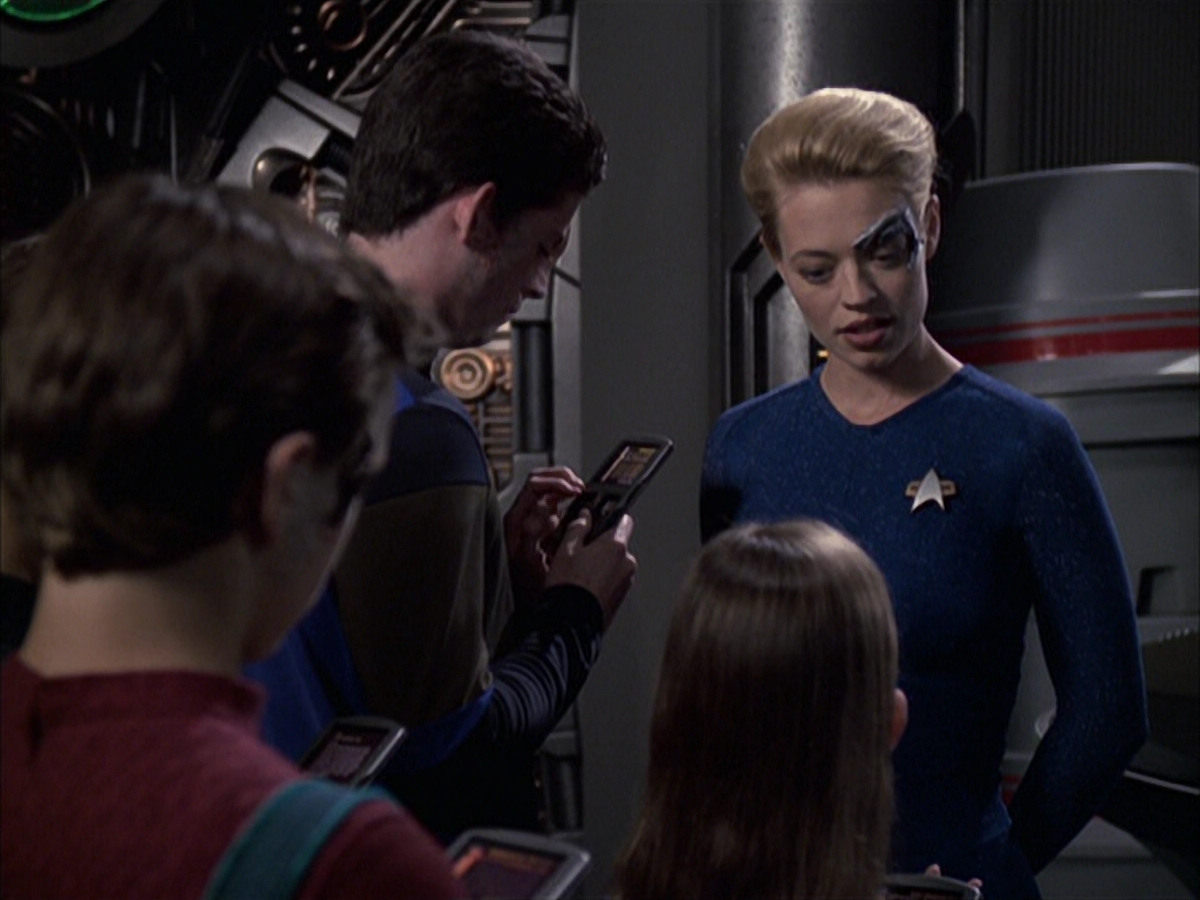 extant_StarTrek_VOY_6x16-Collective_03566.jpg