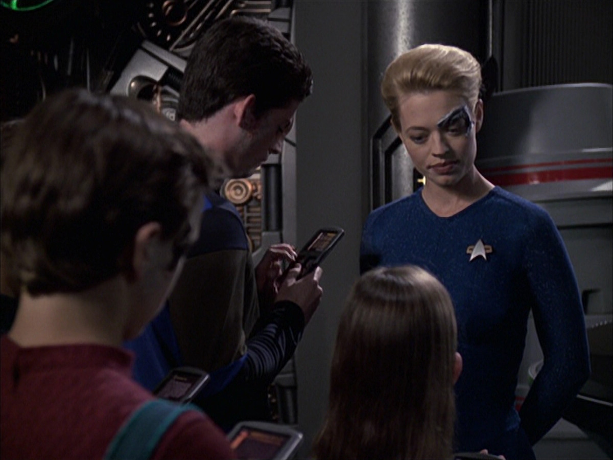 extant_StarTrek_VOY_6x16-Collective_03567.jpg