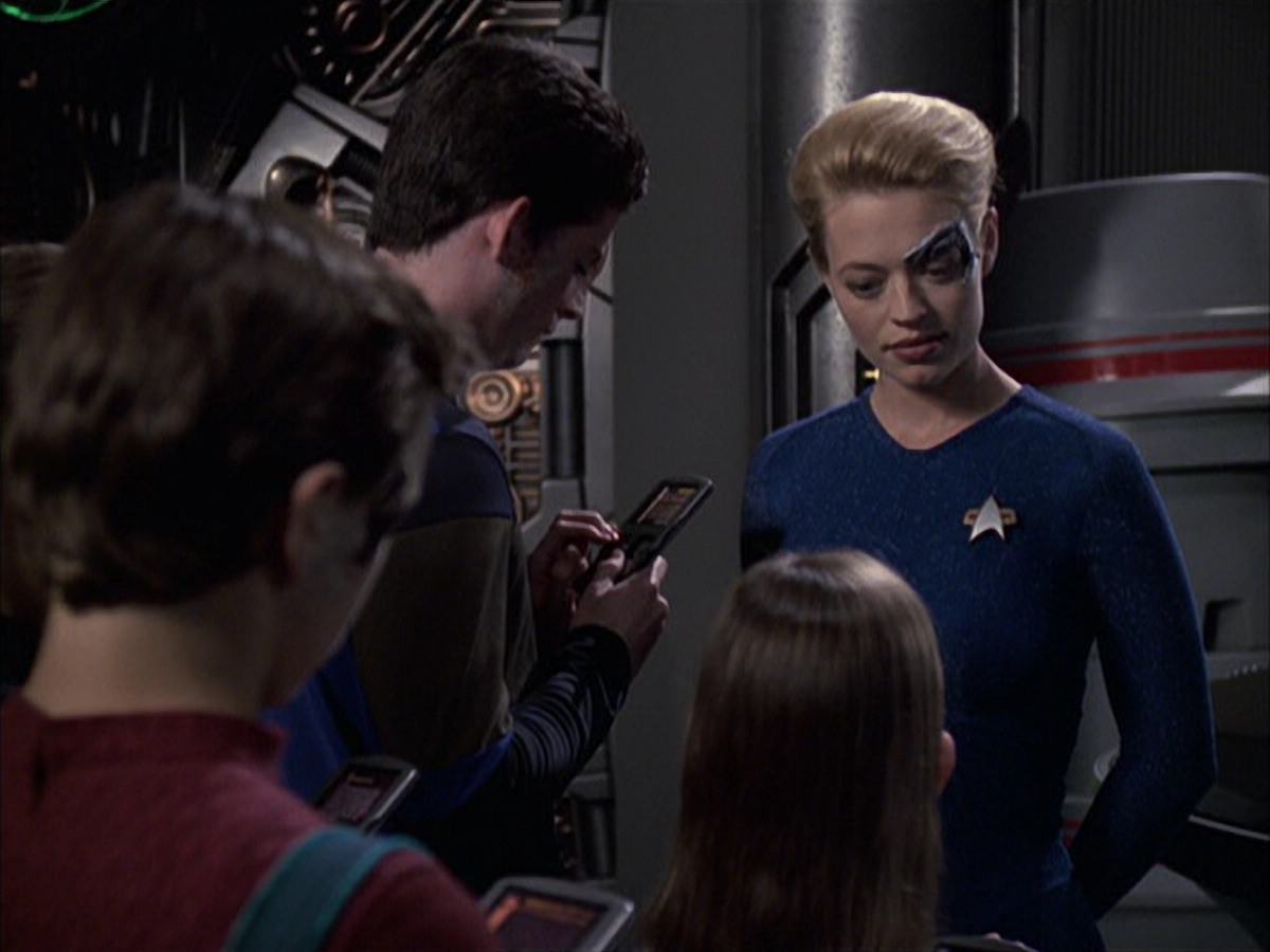 extant_StarTrek_VOY_6x16-Collective_03568.jpg