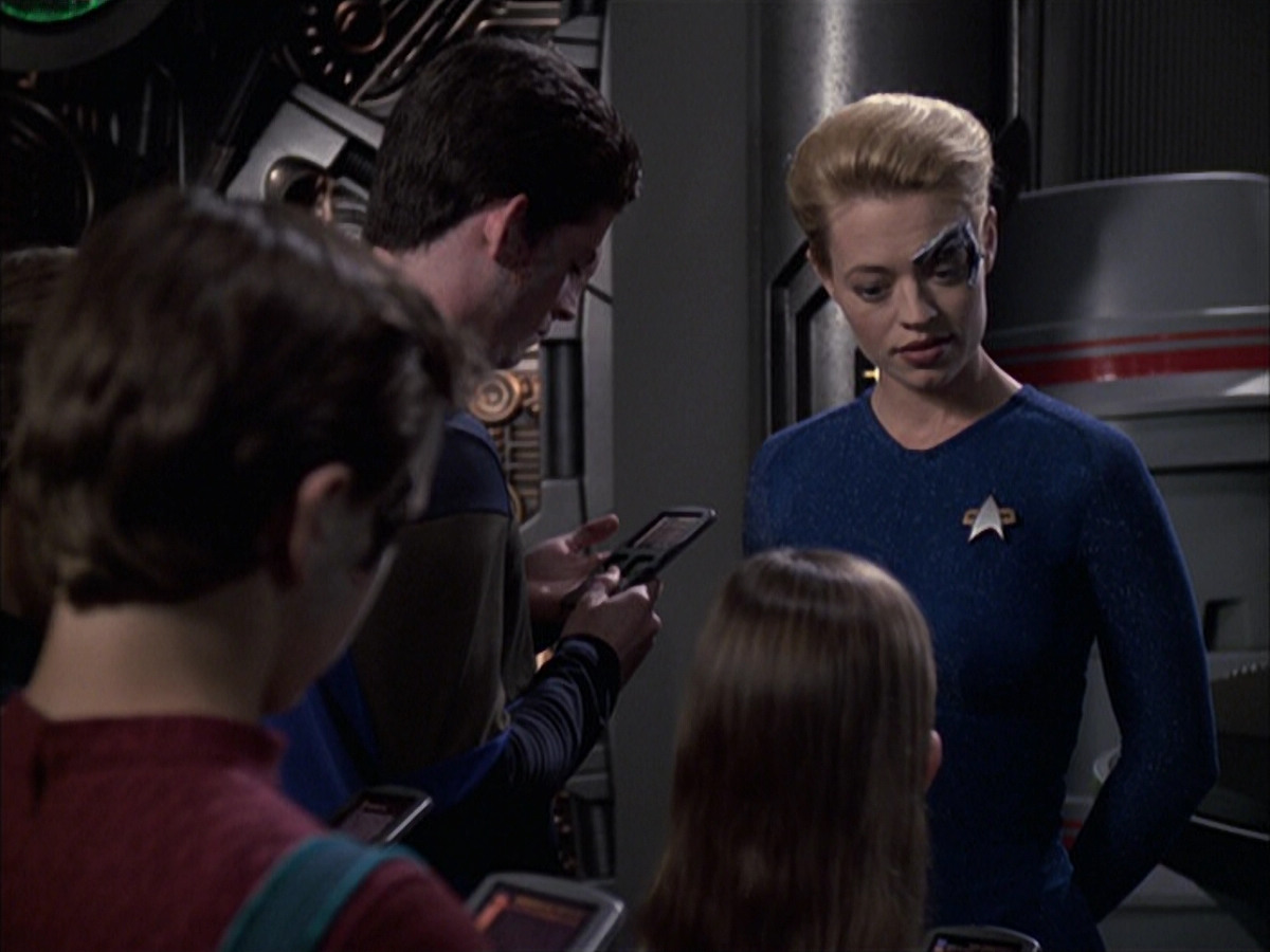 extant_StarTrek_VOY_6x16-Collective_03570.jpg