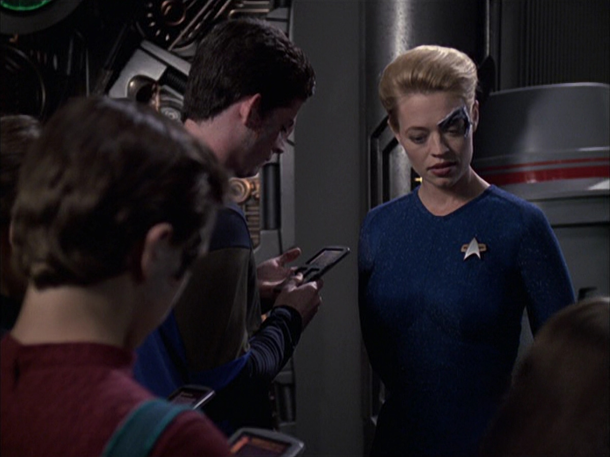 extant_StarTrek_VOY_6x16-Collective_03573.jpg