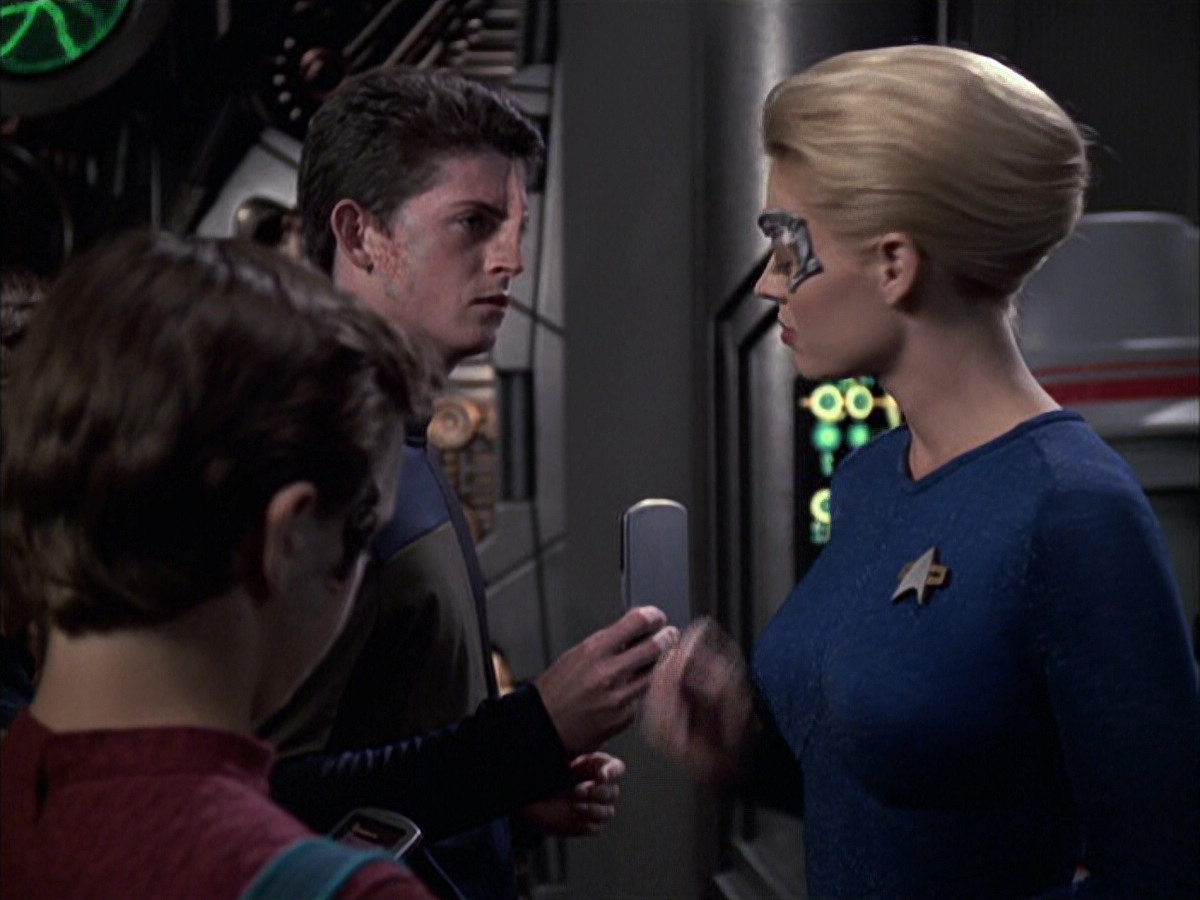 extant_StarTrek_VOY_6x16-Collective_03586.jpg