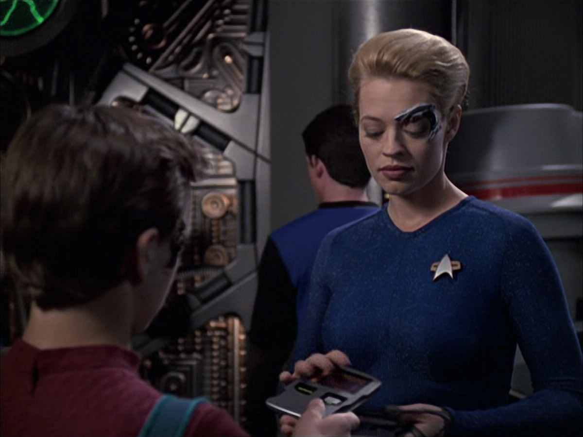 extant_StarTrek_VOY_6x16-Collective_03589.jpg
