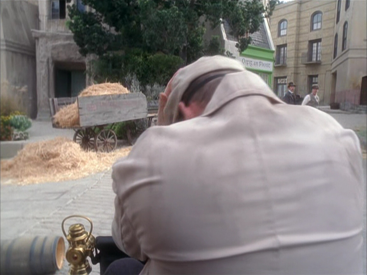 extant_StarTrek_VOY_6x17-SpiritFolk_00038.jpg