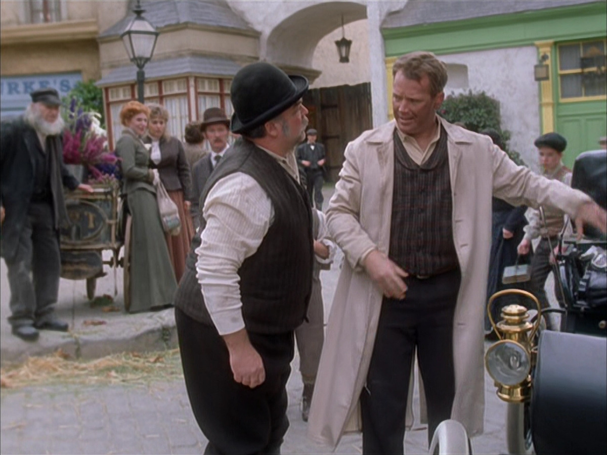 extant_StarTrek_VOY_6x17-SpiritFolk_00048.jpg