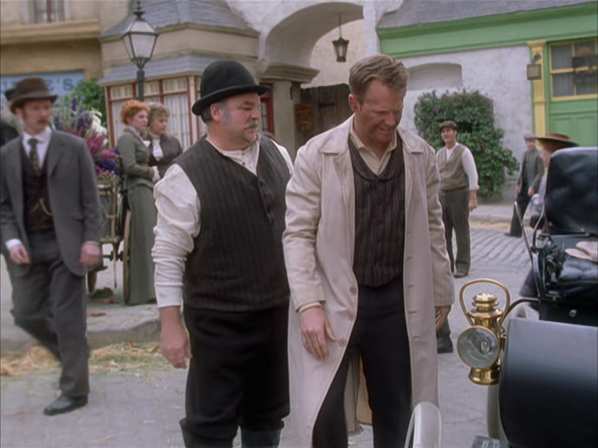 extant_StarTrek_VOY_6x17-SpiritFolk_00050.jpg
