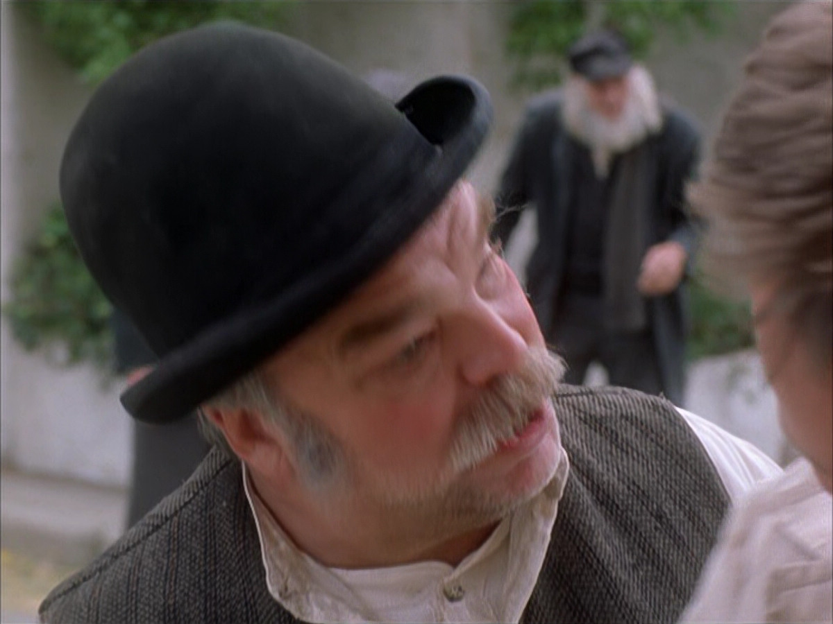 extant_StarTrek_VOY_6x17-SpiritFolk_00063.jpg