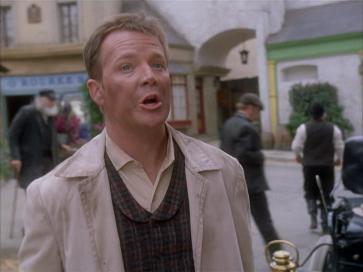 extant_StarTrek_VOY_6x17-SpiritFolk_00138.jpg