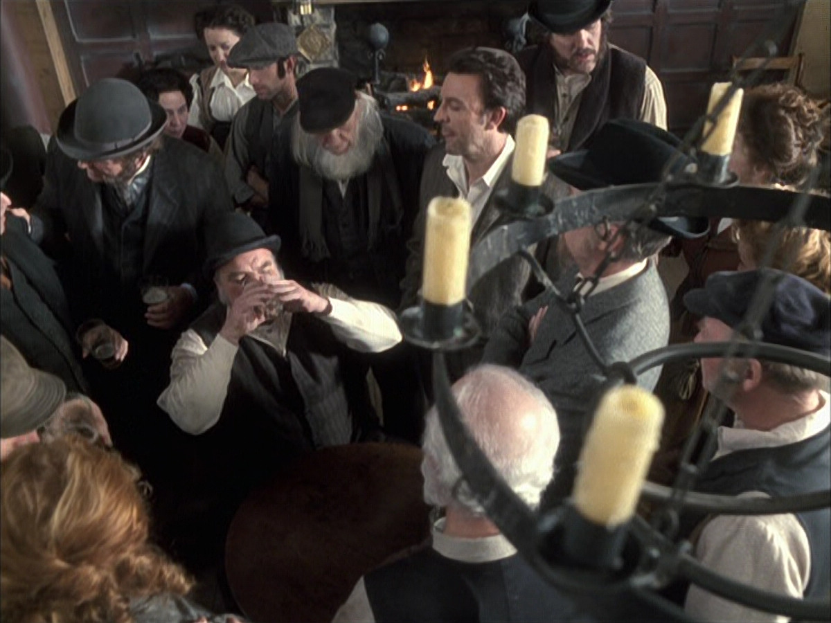 extant_StarTrek_VOY_6x17-SpiritFolk_00307.jpg