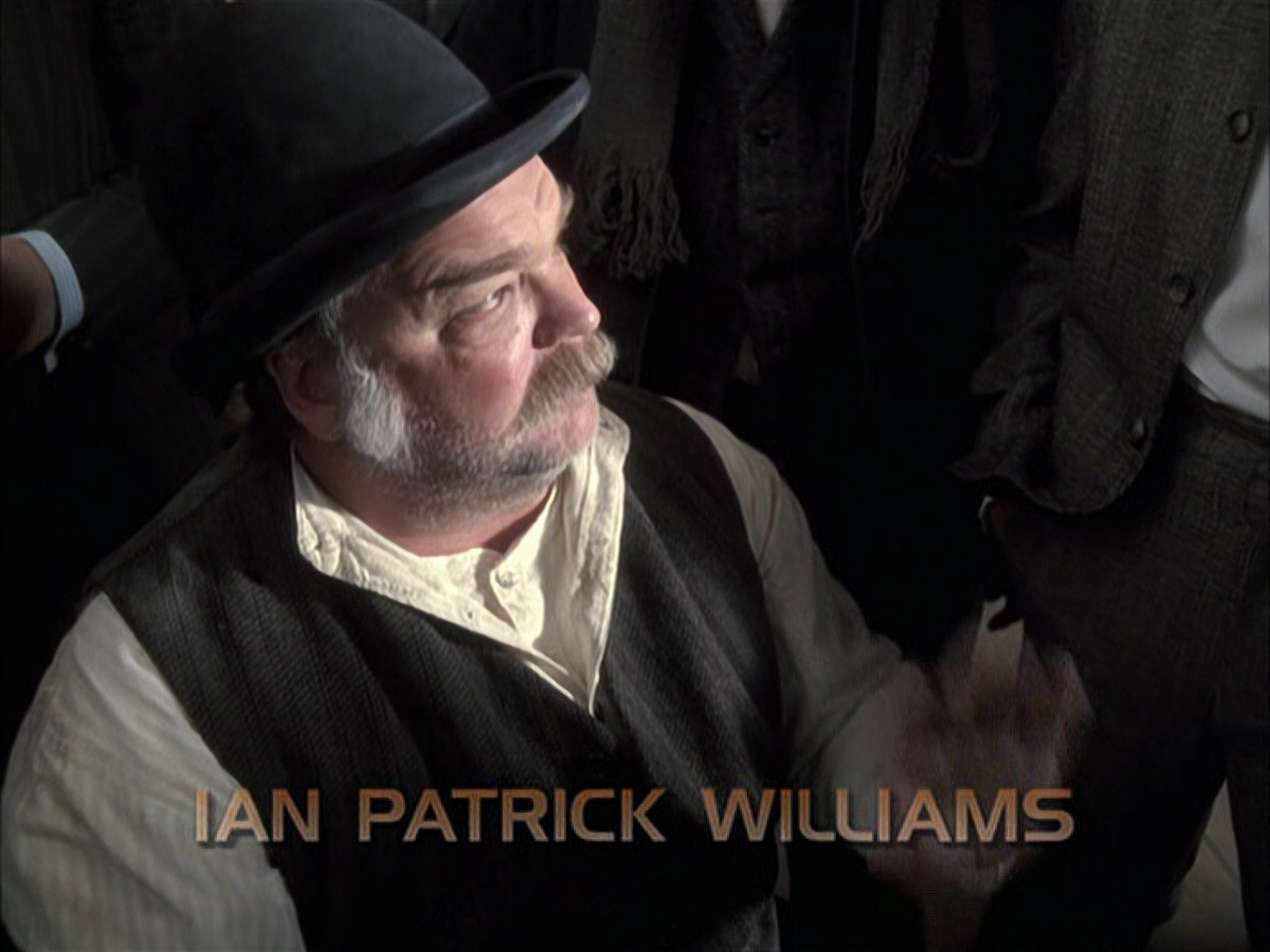 extant_StarTrek_VOY_6x17-SpiritFolk_00325.jpg