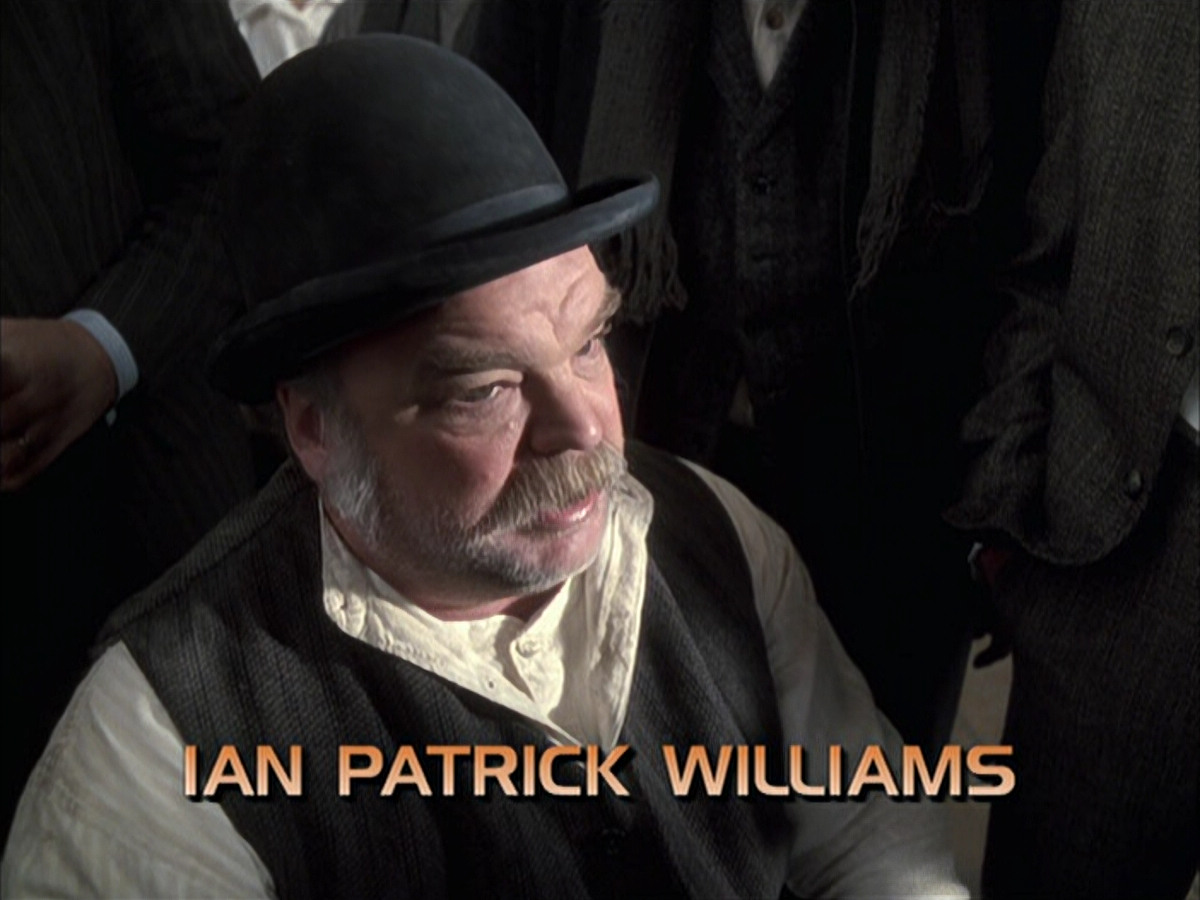 extant_StarTrek_VOY_6x17-SpiritFolk_00327.jpg