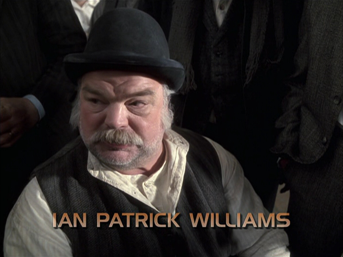 extant_StarTrek_VOY_6x17-SpiritFolk_00328.jpg