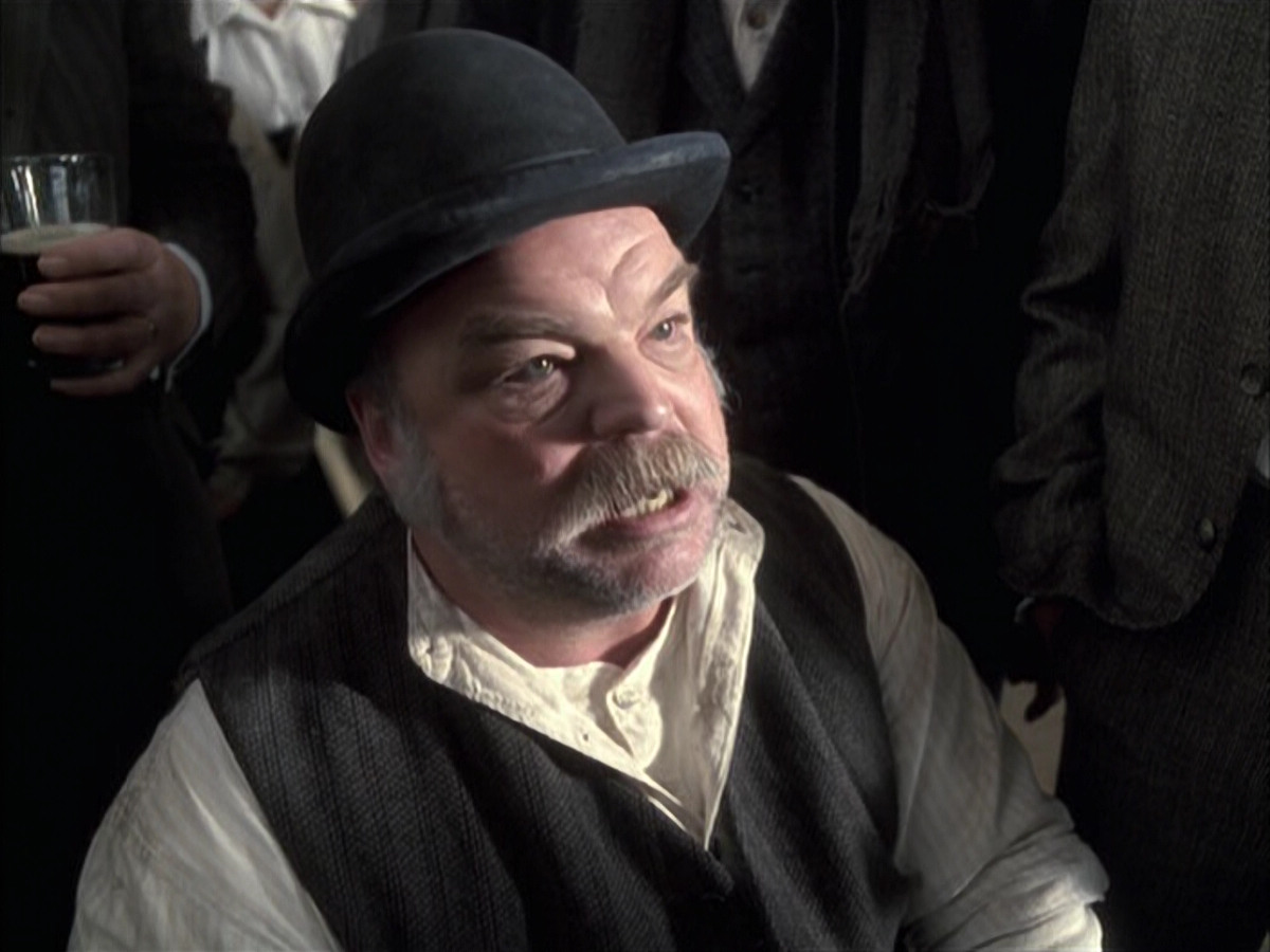 extant_StarTrek_VOY_6x17-SpiritFolk_00492.jpg
