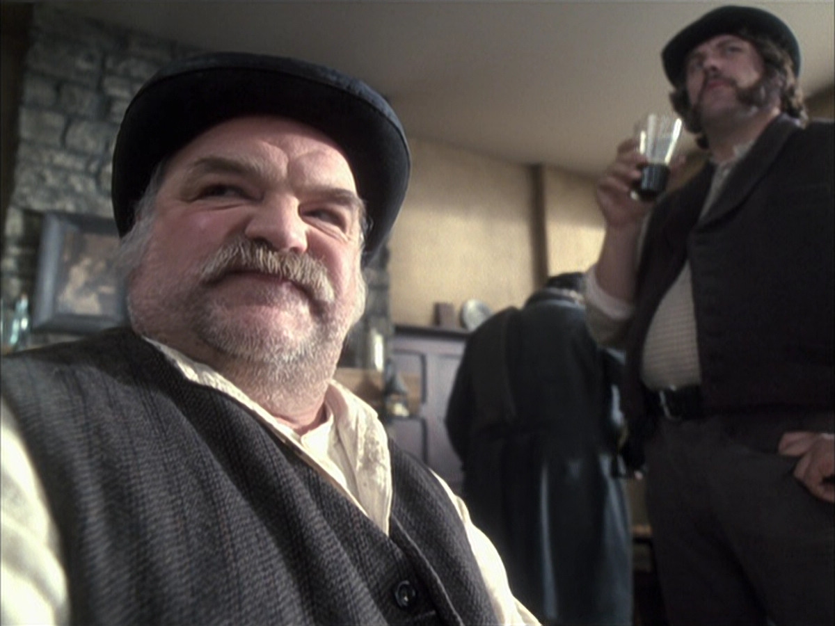 extant_StarTrek_VOY_6x17-SpiritFolk_00550.jpg