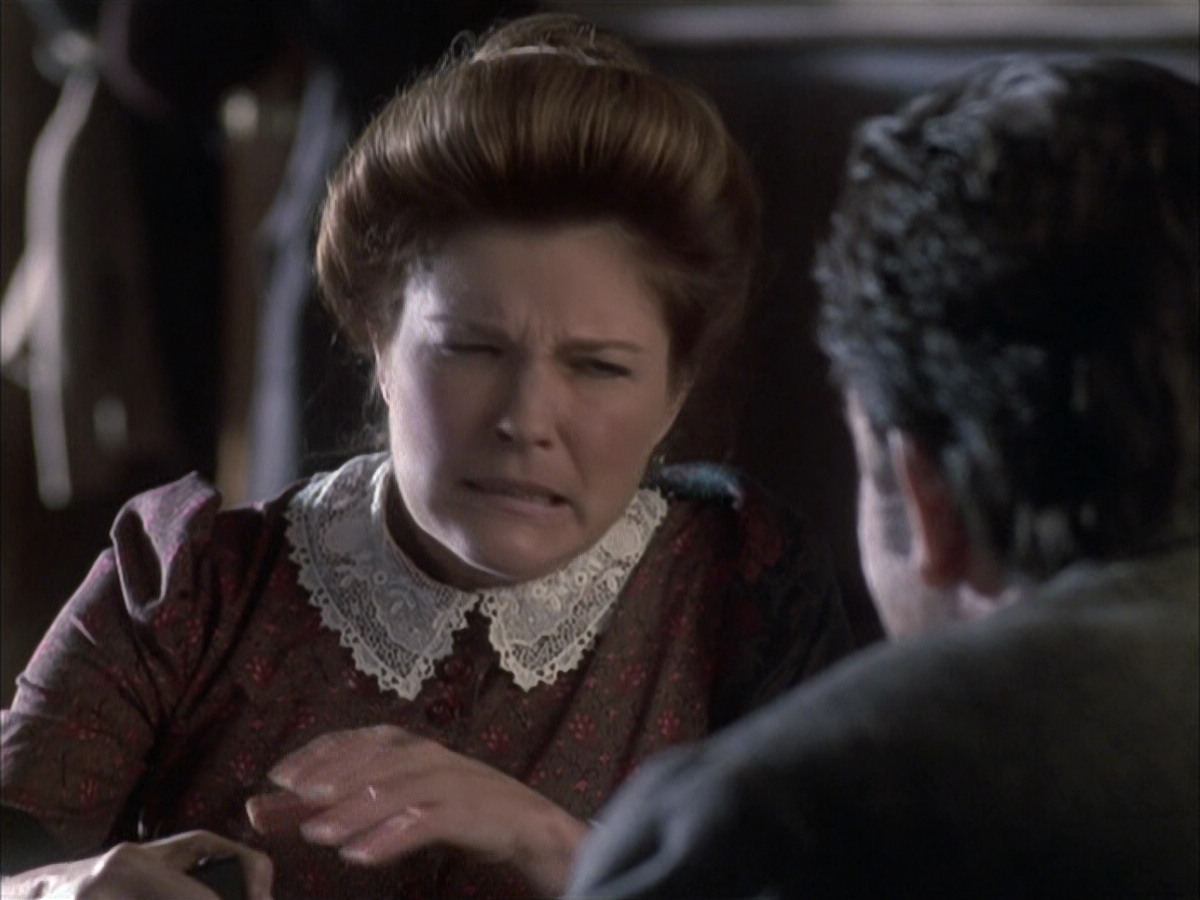 extant_StarTrek_VOY_6x17-SpiritFolk_00564.jpg