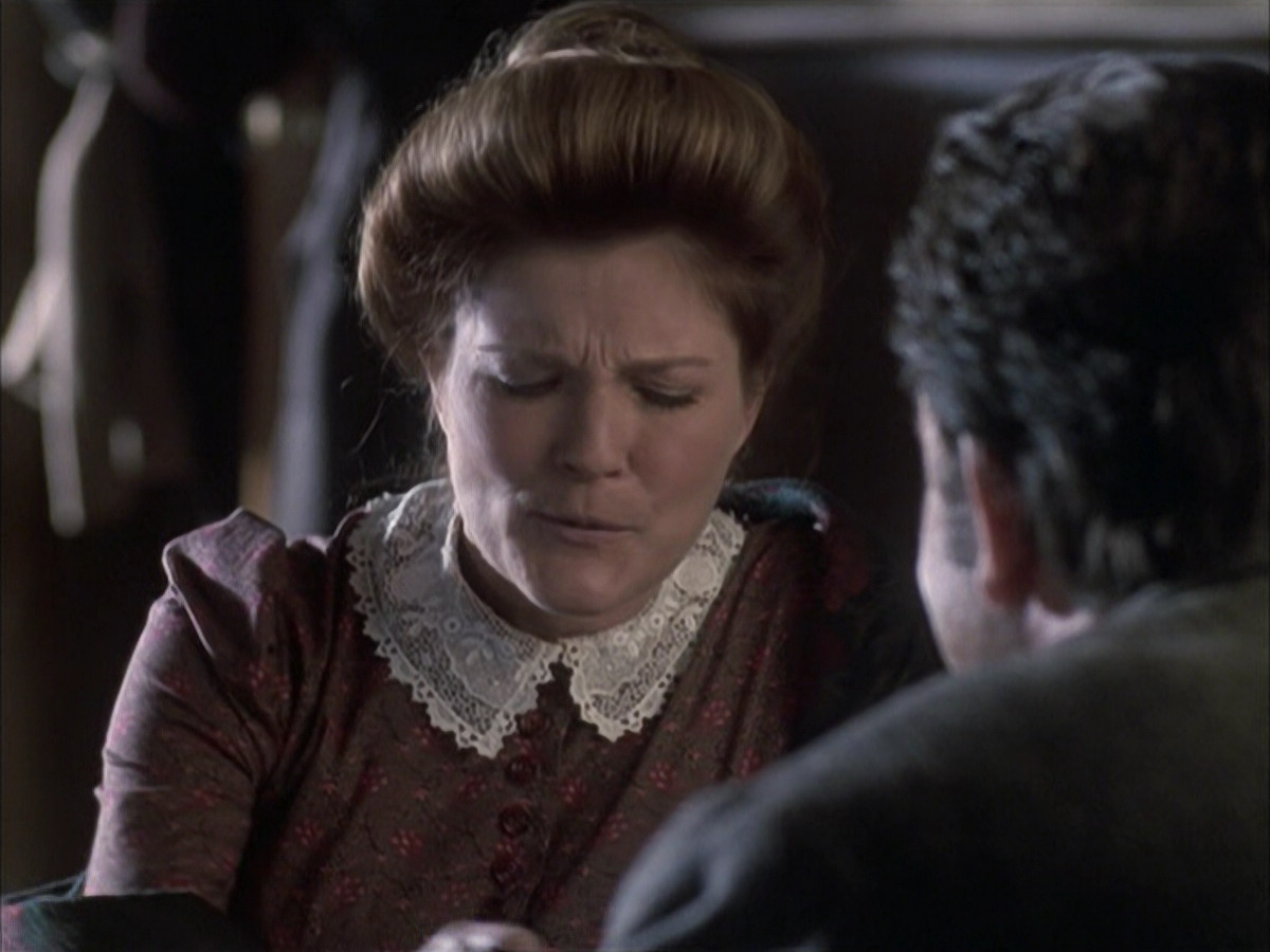 extant_StarTrek_VOY_6x17-SpiritFolk_00566.jpg