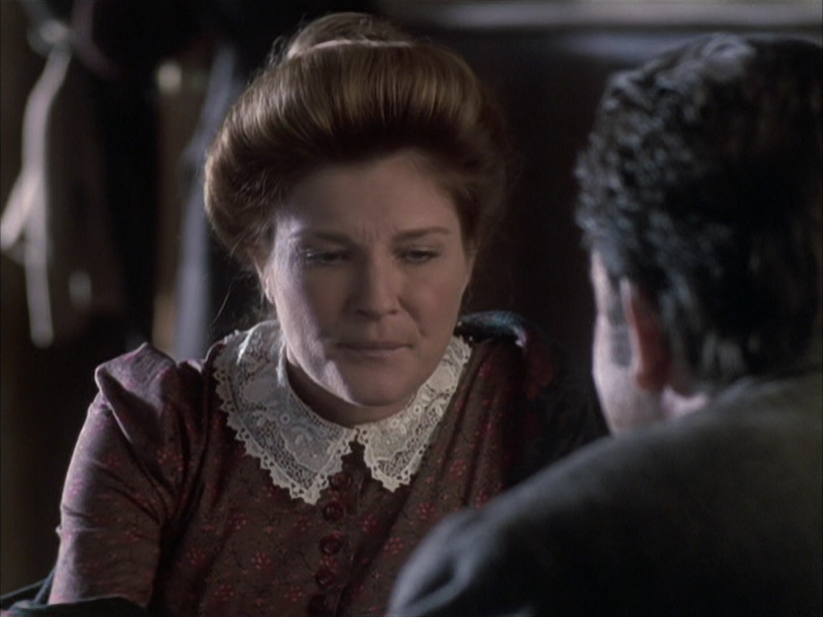 extant_StarTrek_VOY_6x17-SpiritFolk_00567.jpg