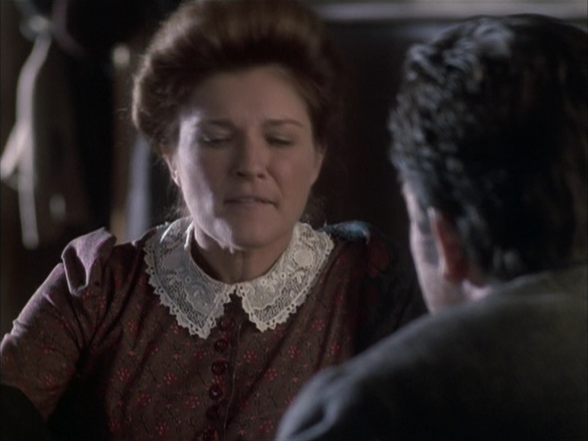 extant_StarTrek_VOY_6x17-SpiritFolk_00568.jpg