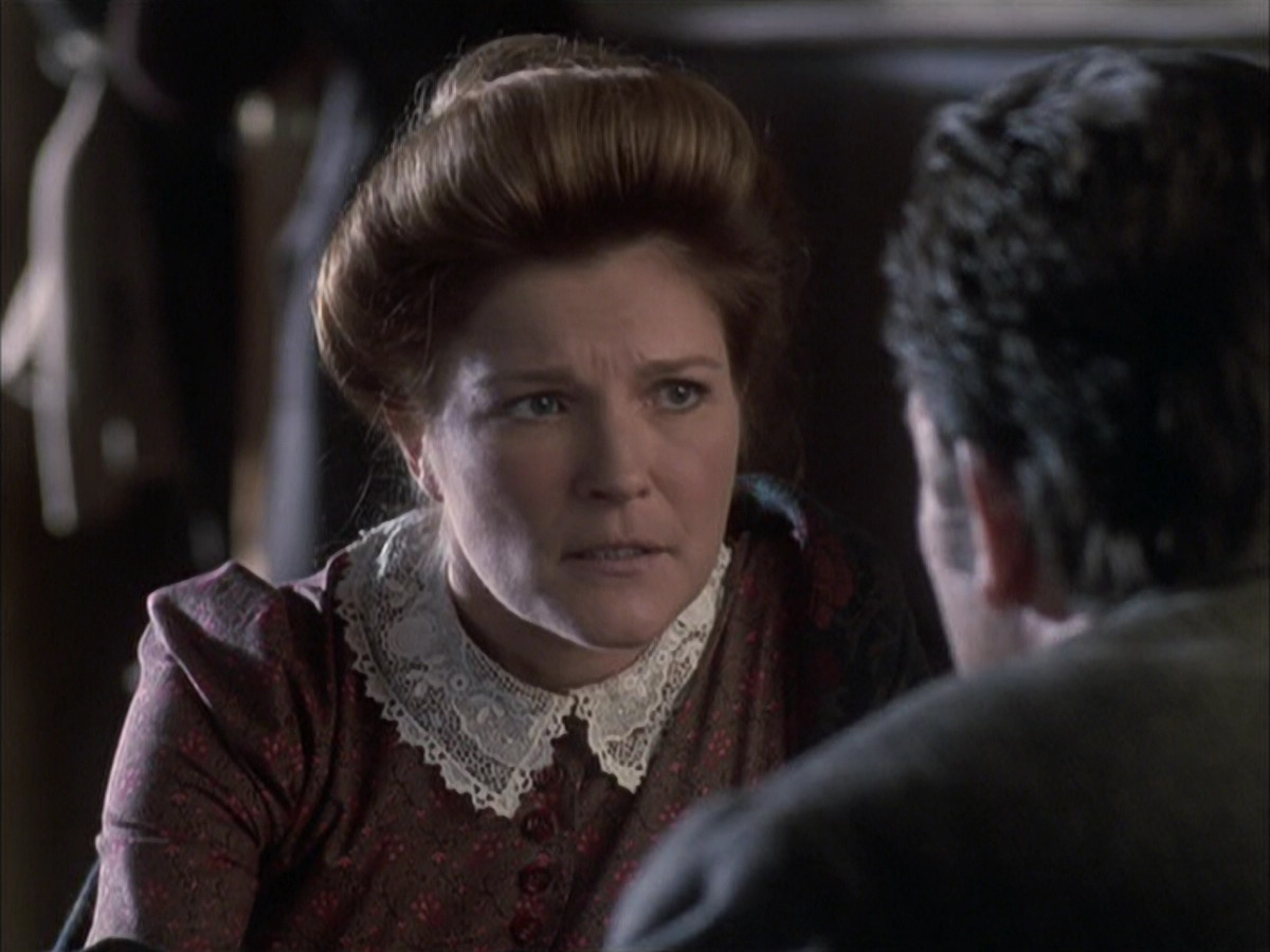 extant_StarTrek_VOY_6x17-SpiritFolk_00570.jpg